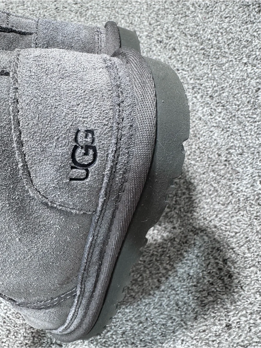 UGG Men’s 7 Womens 8-8.5 Chukka Boots Gray Suede Fur Lined Lace Up Ankle Casual